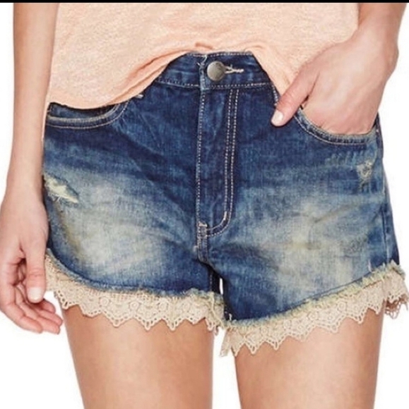 Free people distressed crocheted trim shorts - Picture 1 of 6